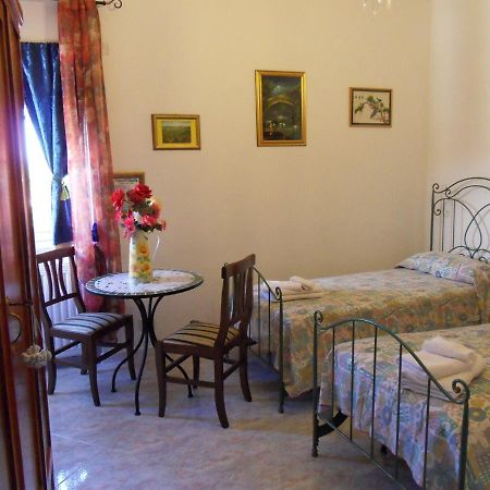 Di Mare E Di Sale Bed & Breakfast Anzio Bagian luar foto