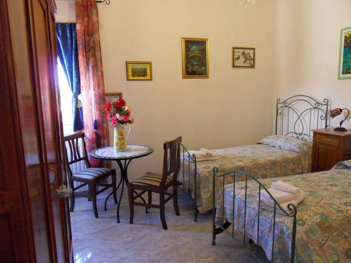 Di Mare E Di Sale Bed & Breakfast Anzio Bagian luar foto